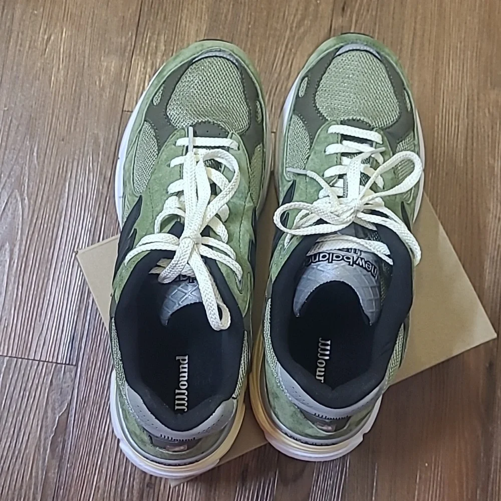 New Balance Men's Olive and‎ Black Sneakers